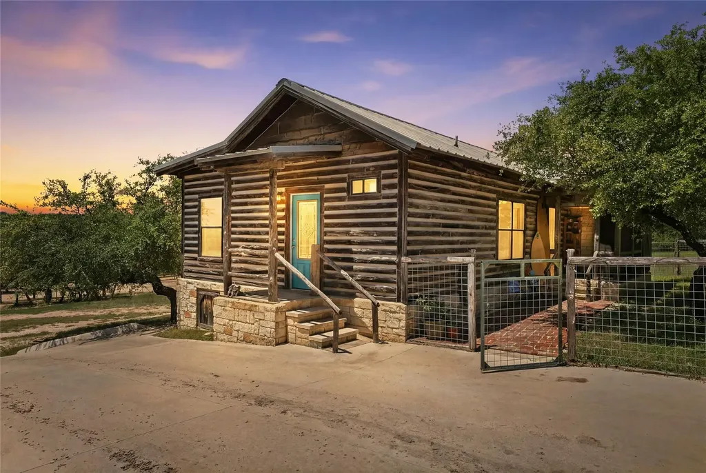 496 Middleton Road Spicewood TX 78669