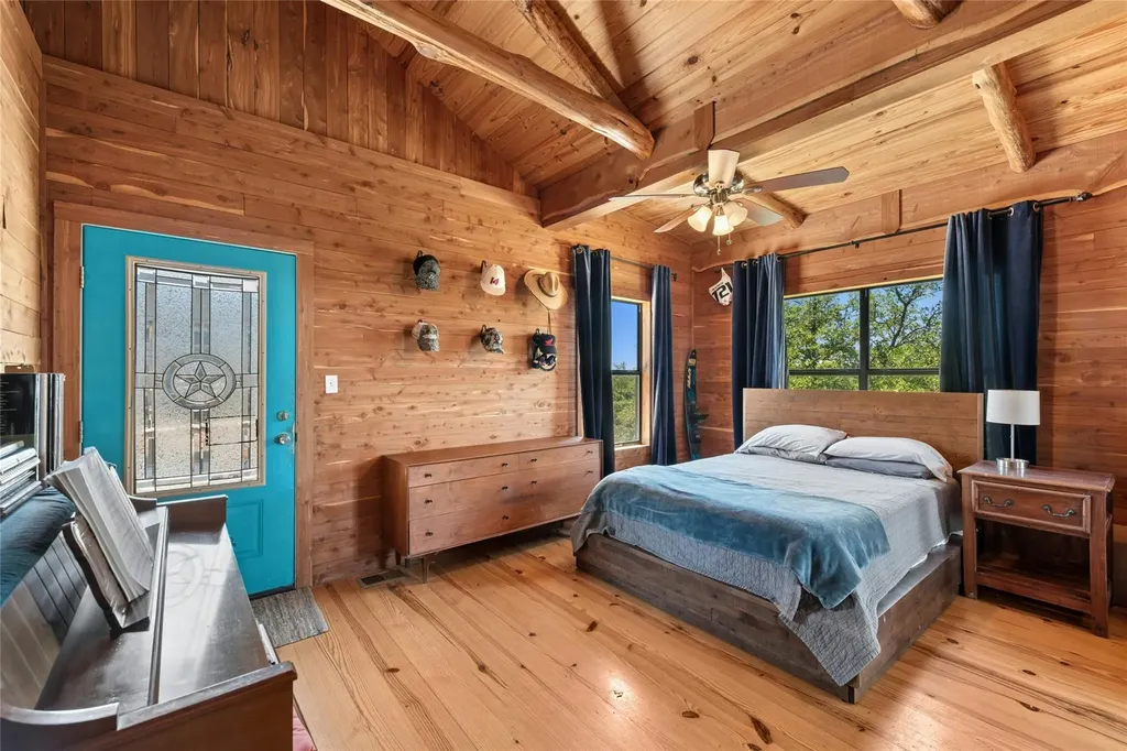 496 Middleton Road Spicewood TX 78669