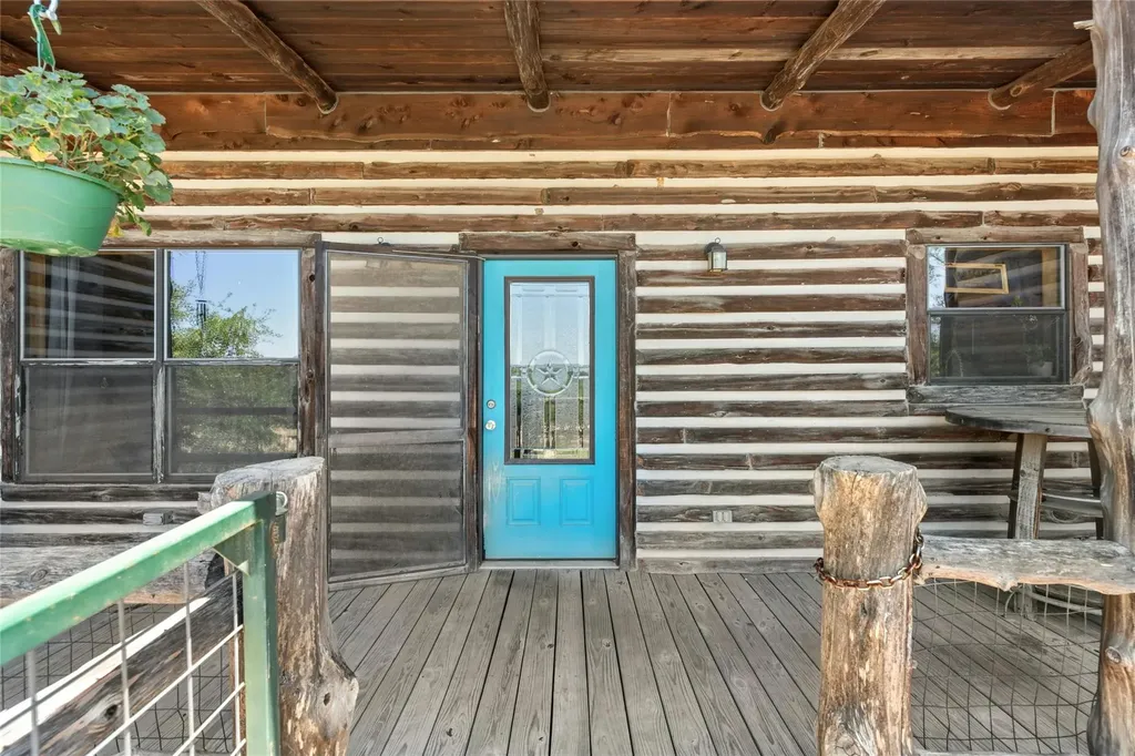 496 Middleton Road Spicewood TX 78669