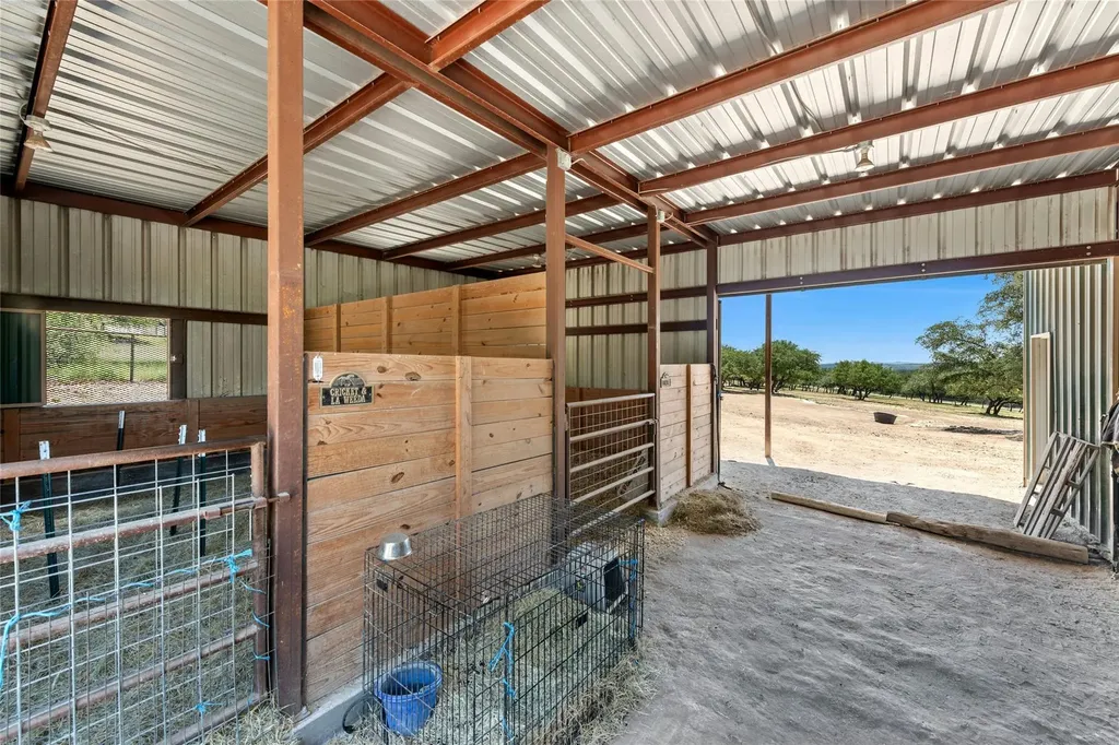 496 Middleton Road Spicewood TX 78669