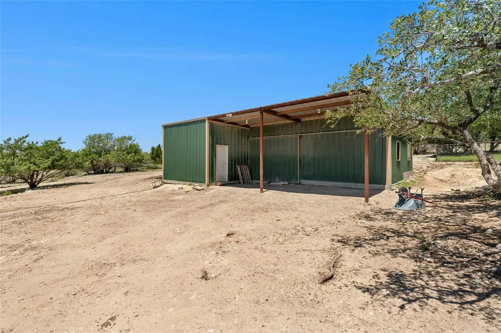 496 Middleton Road Spicewood TX 78669
