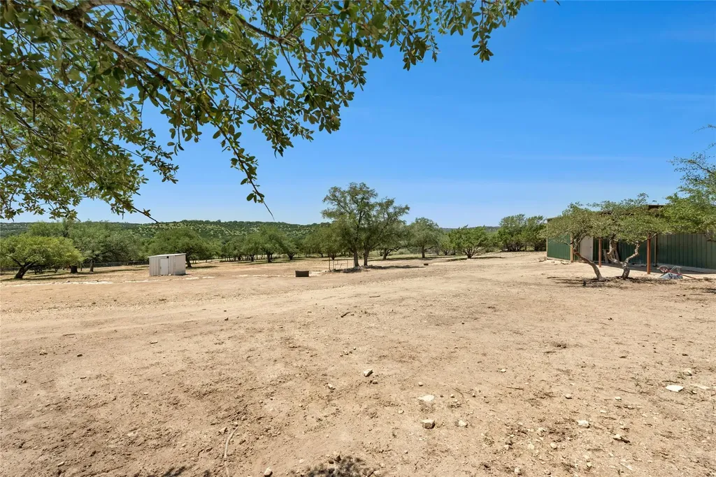 496 Middleton Road Spicewood TX 78669