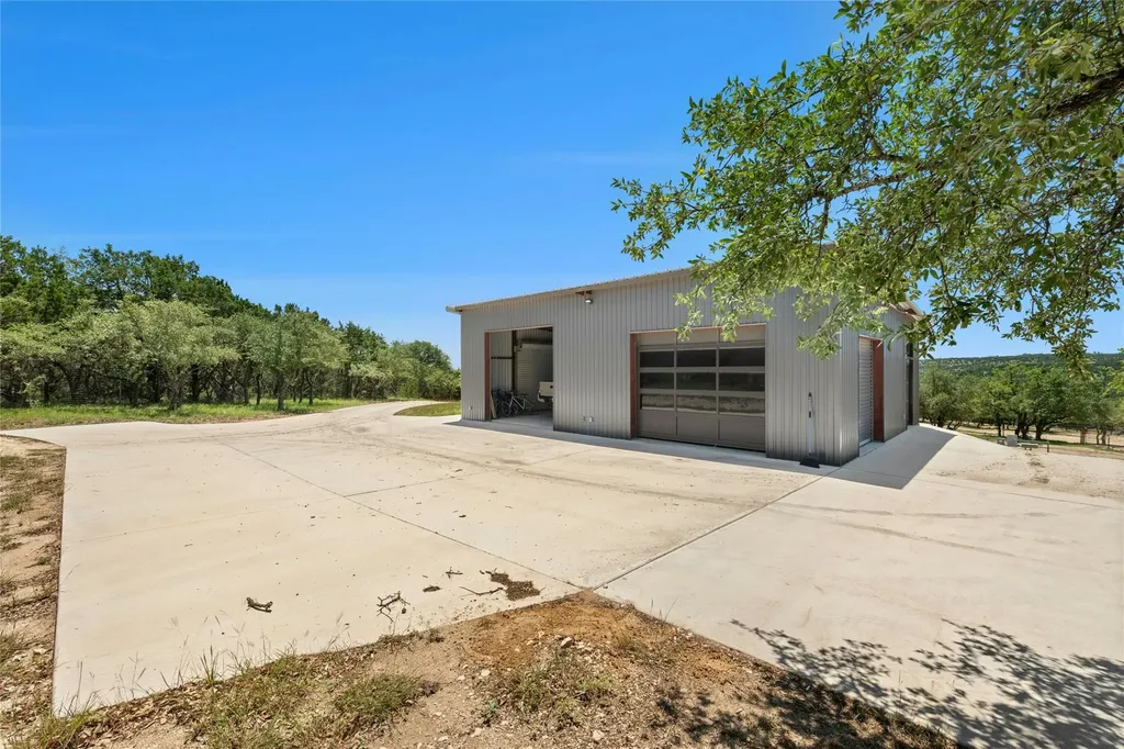 496 Middleton Road Spicewood TX 78669