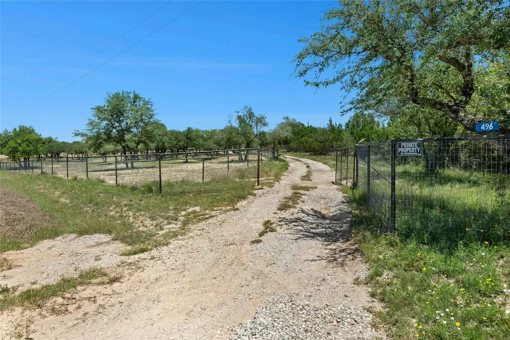 496 Middleton Road Spicewood TX 78669
