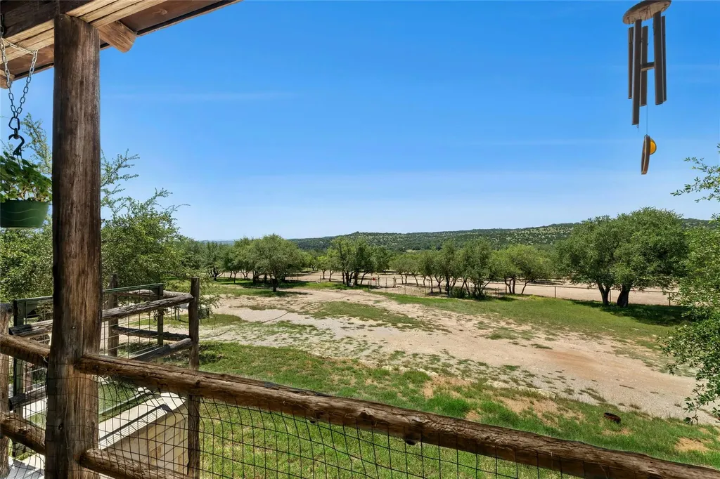496 Middleton Road Spicewood TX 78669