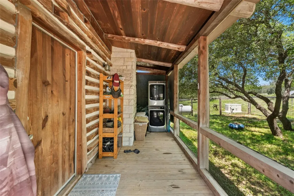 496 Middleton Road Spicewood TX 78669