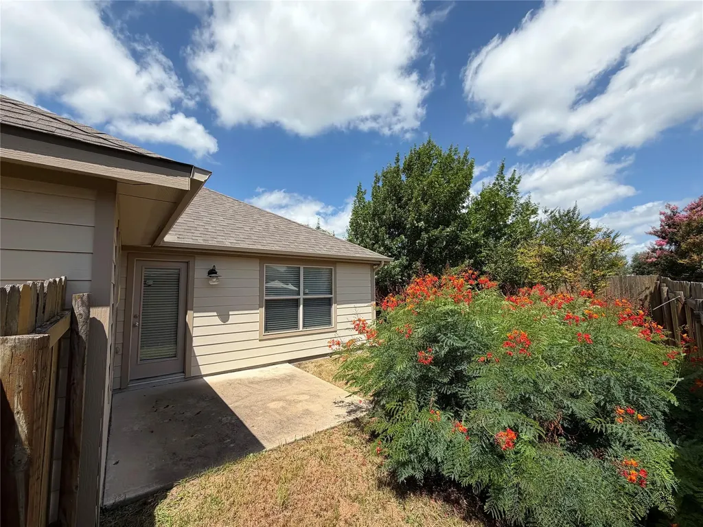 112 Eagle Owl Loop Leander TX 78641