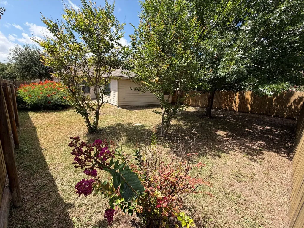 112 Eagle Owl Loop Leander TX 78641