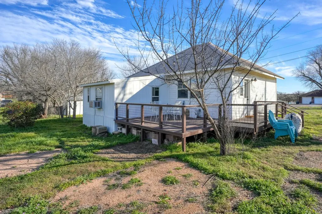 305 W Tarrant Street Llano TX 78643