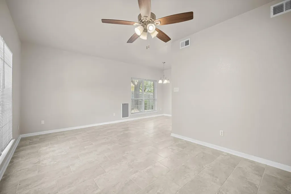 837 Eagles Way Leander TX 78641