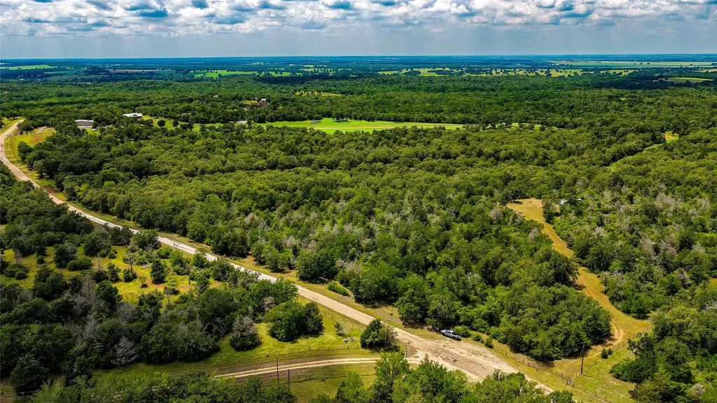 1470 22 Hills Road Gause TX 77857