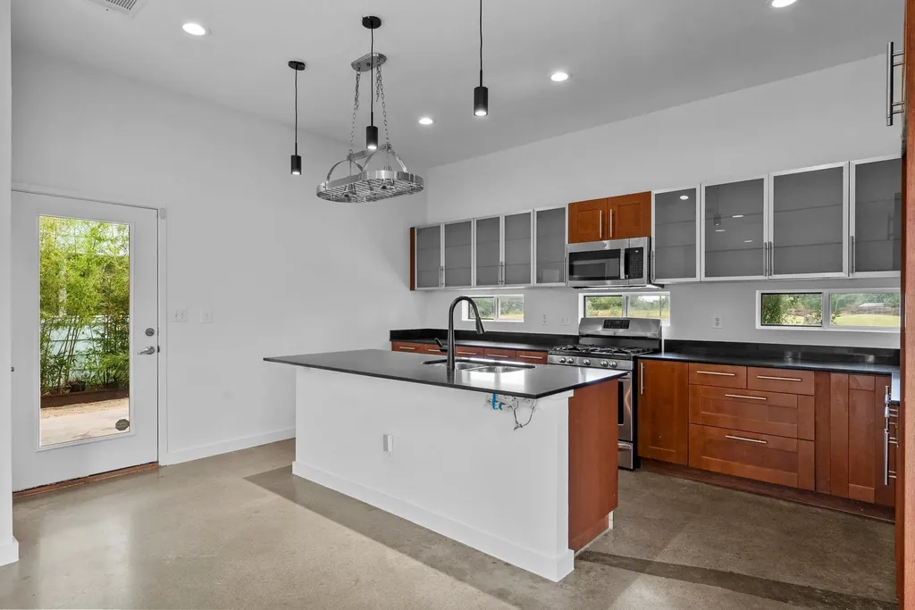7404 Ava Lane Austin TX 78724