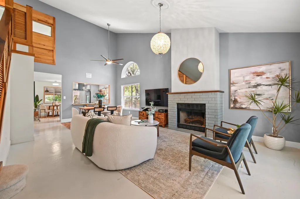708 Shade Tree Drive Austin TX 78748
