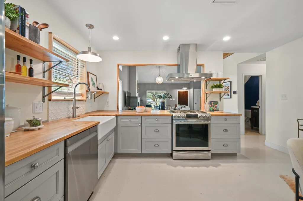 708 Shade Tree Drive Austin TX 78748