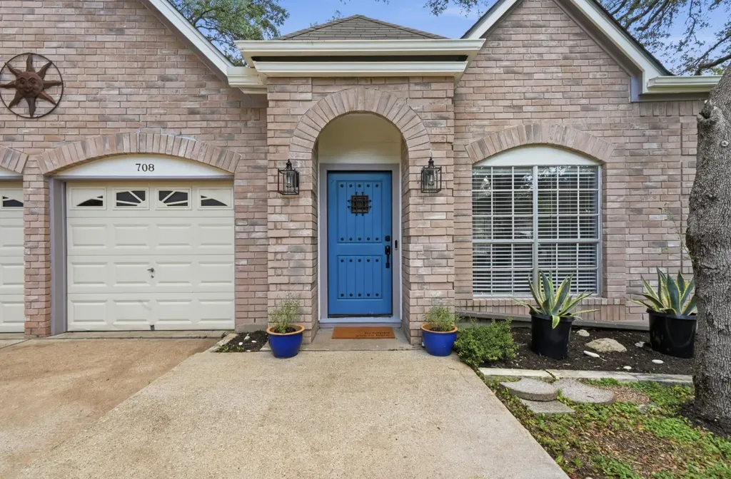 708 Shade Tree Drive Austin TX 78748