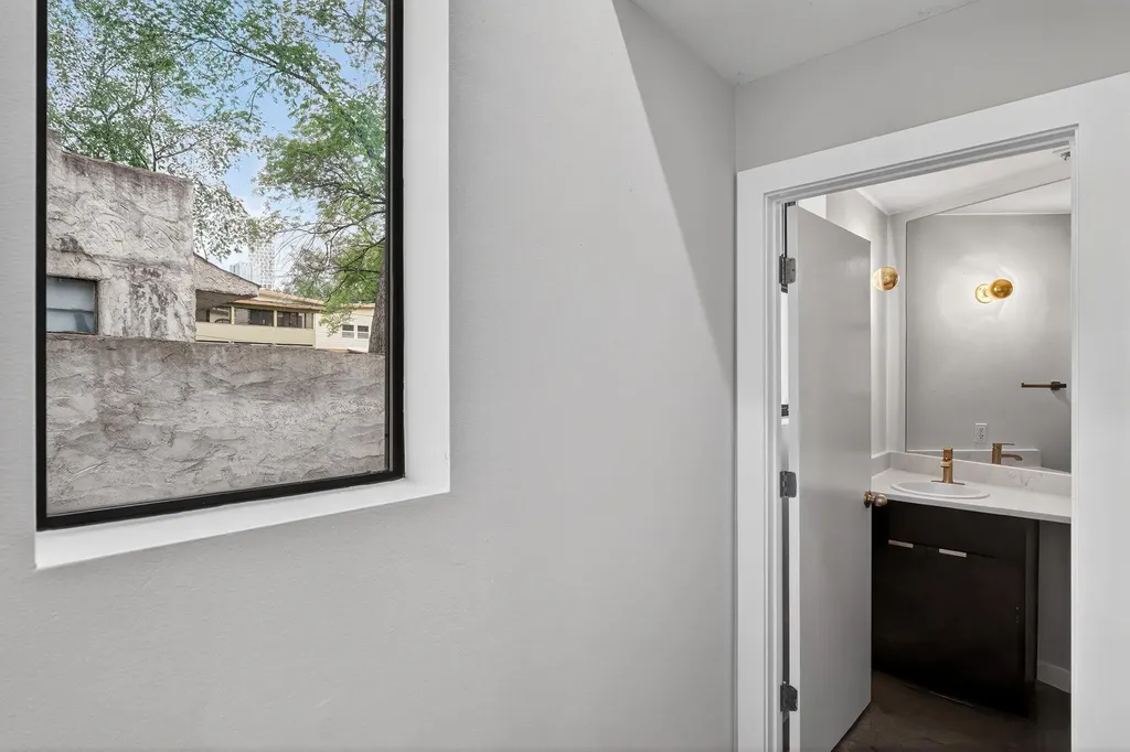 1616 Haskell Street Austin TX 78702