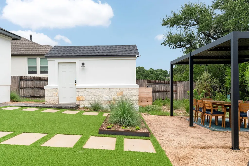 1368 Pink Granite Boulevard Dripping Springs TX 78620