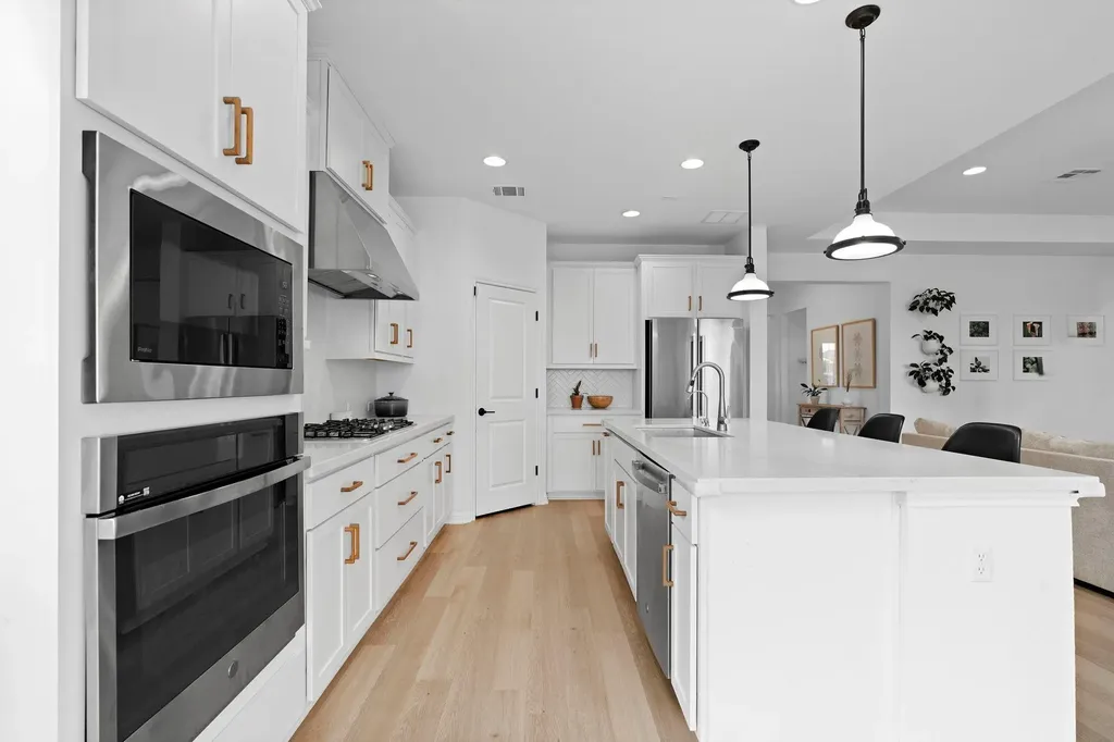 1368 Pink Granite Boulevard Dripping Springs TX 78620