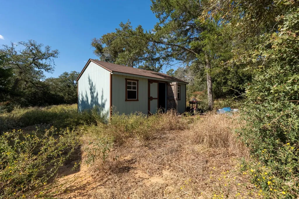 3115 Chuckwagon Road Luling TX 78648