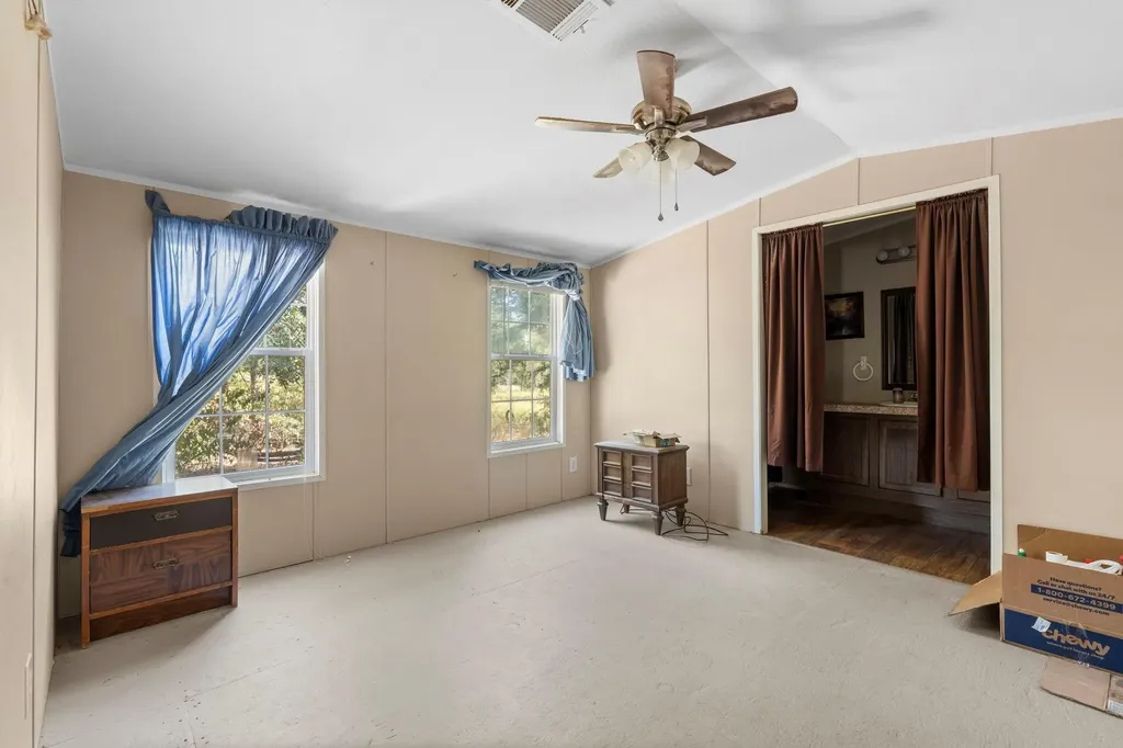 3115 Chuckwagon Road Luling TX 78648