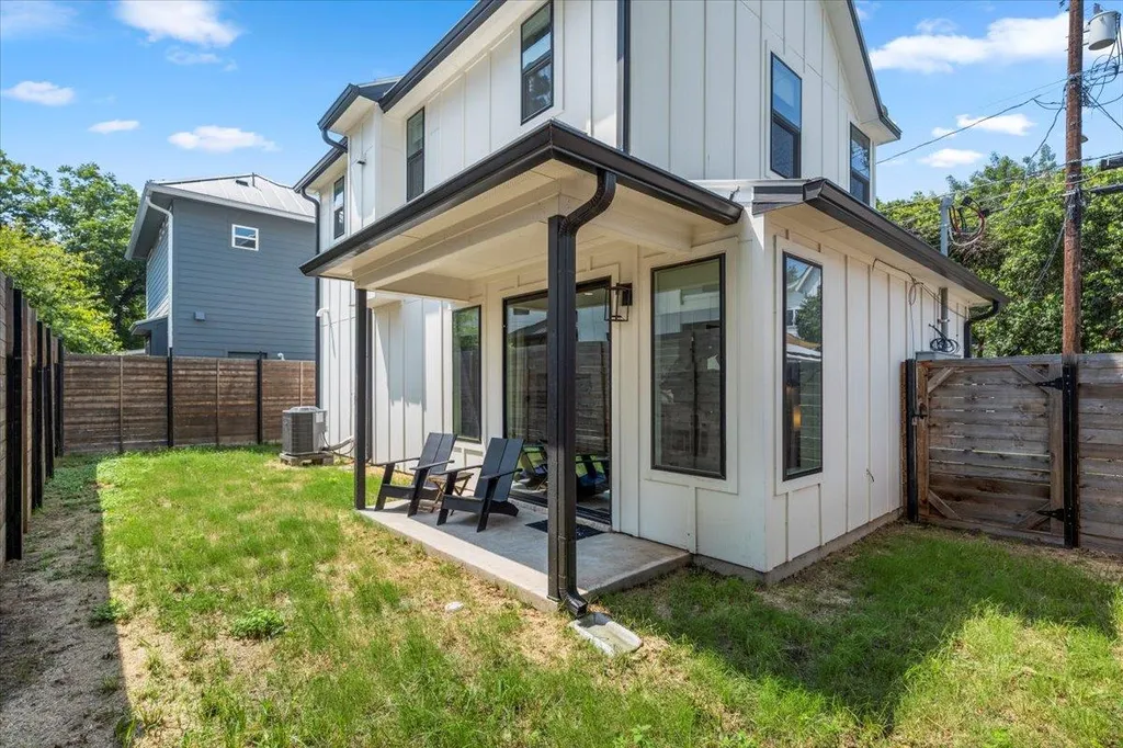 2104 E 2nd Street Austin TX 78702