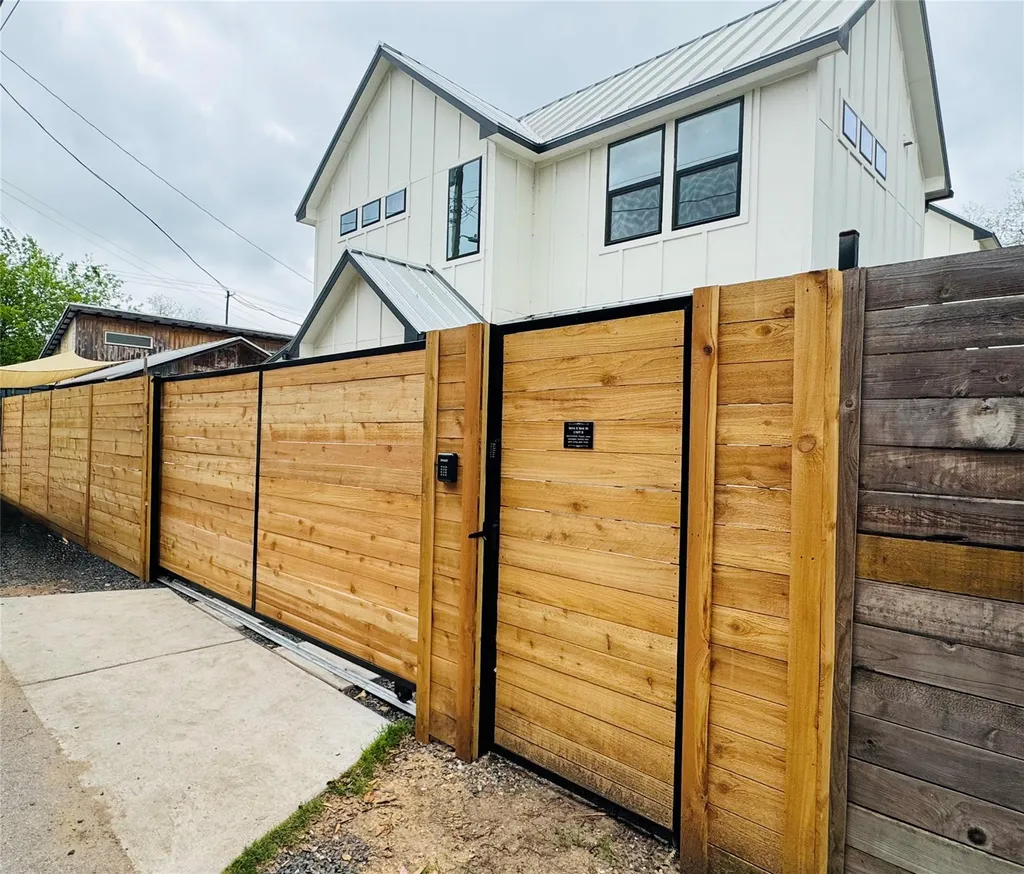 2104 E 2nd Street Austin TX 78702