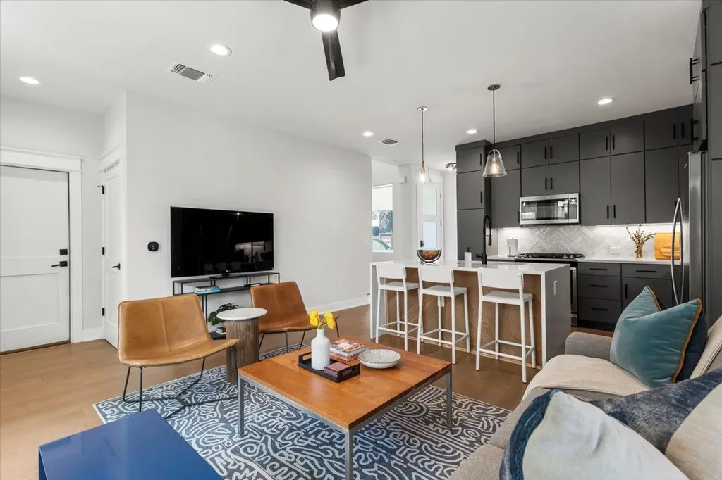 2104 E 2nd Street Austin TX 78702