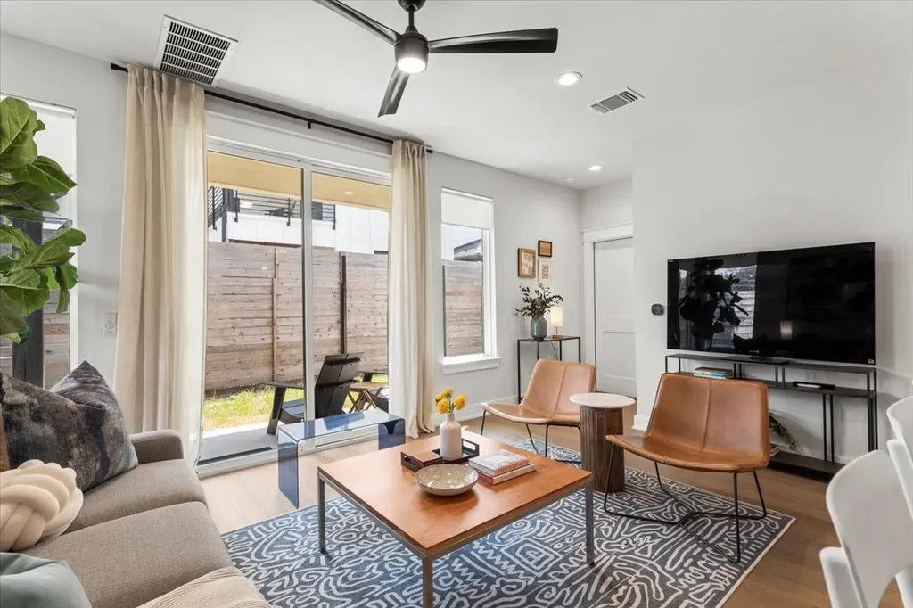2104 E 2nd Street Austin TX 78702