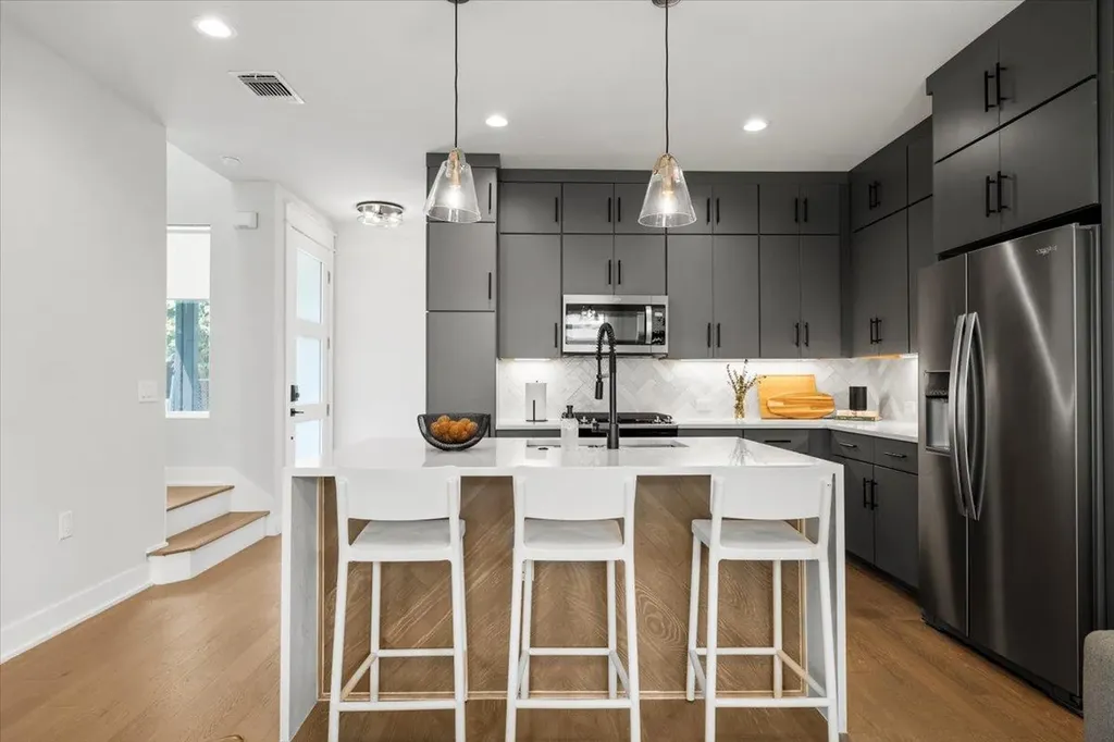 2104 E 2nd Street Austin TX 78702