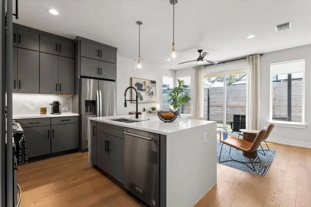 2104 E 2nd Street Austin TX 78702