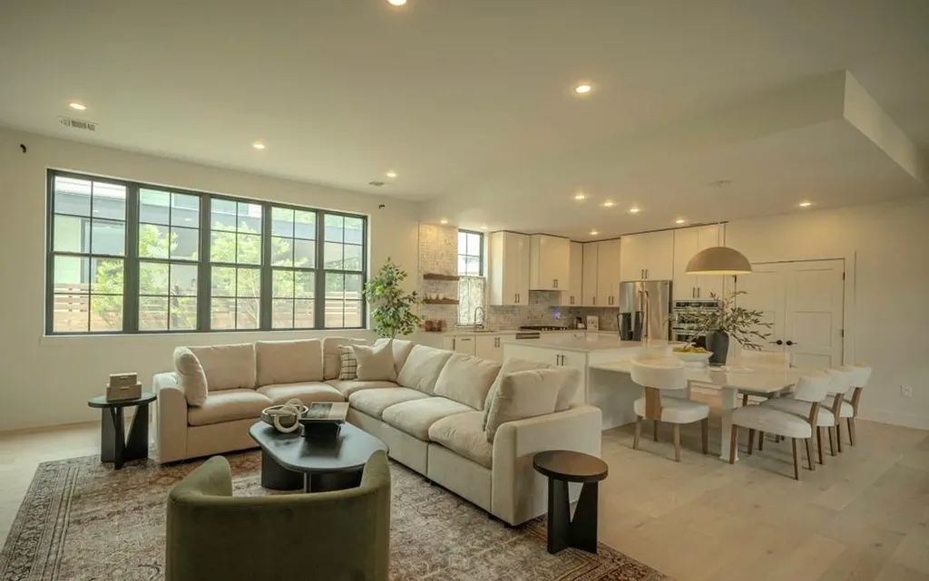 3102 Brinwood Avenue Austin TX 78704