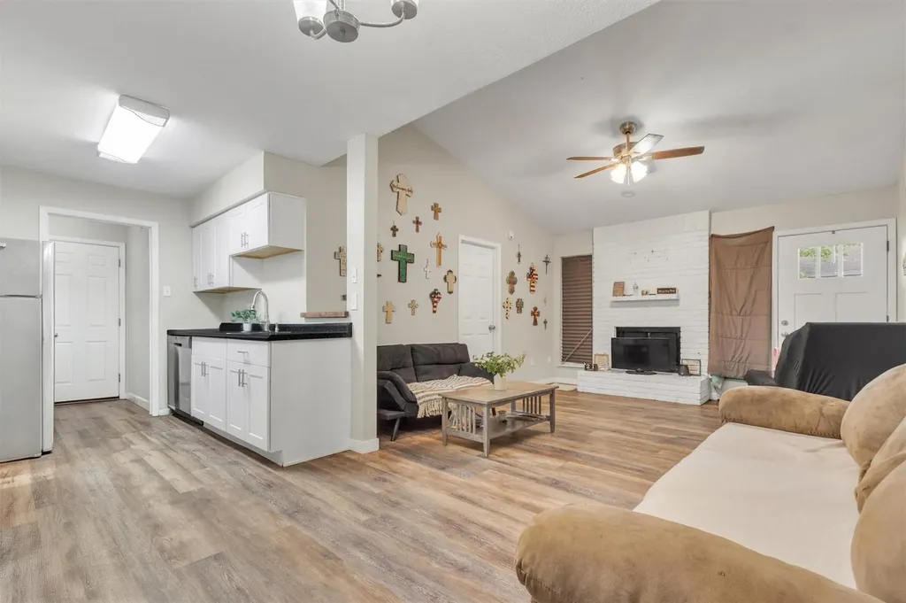 2128/2130 Redwing Way Round Rock TX 78664