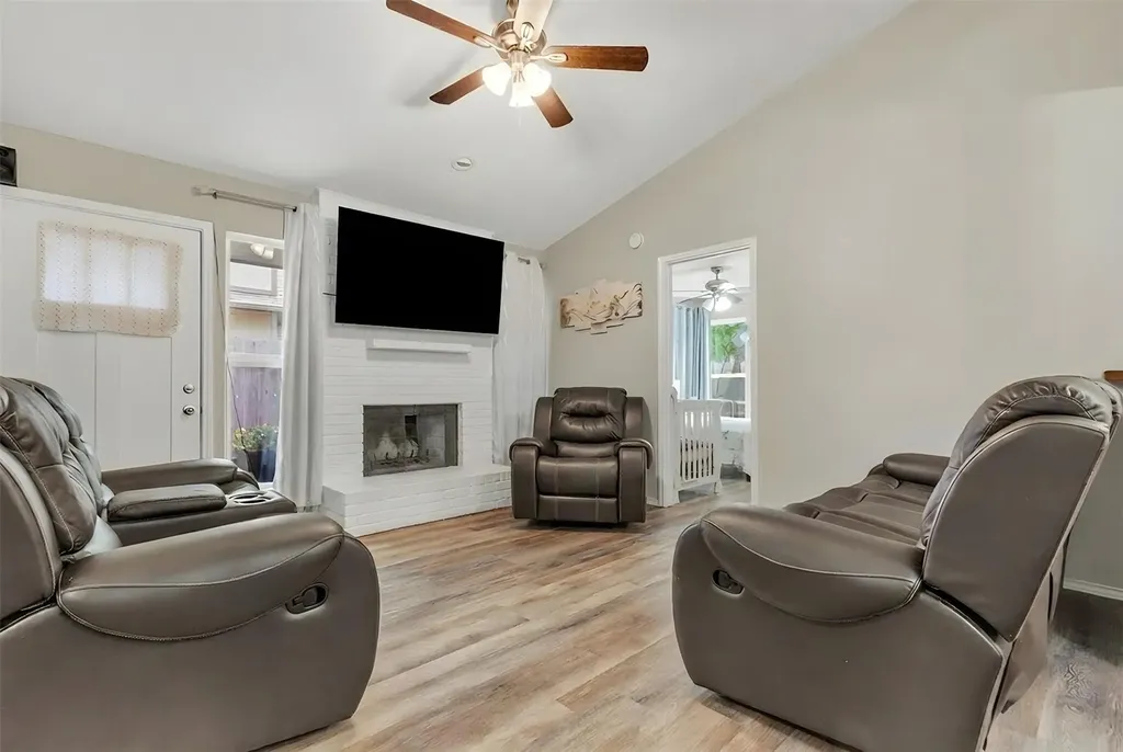2128/2130 Redwing Way Round Rock TX 78664