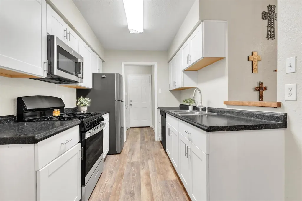 2128/2130 Redwing Way Round Rock TX 78664