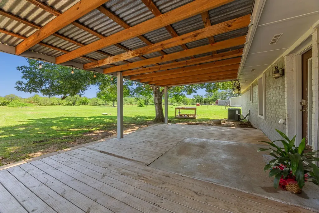 3363 Fm 713 Lockhart TX 78644