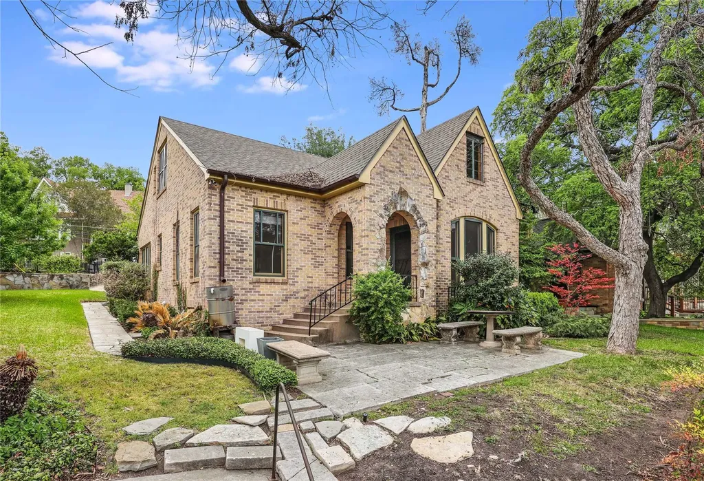 Austin TX, 2206 Parkway