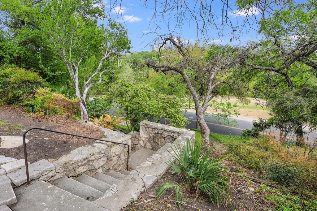 2206 Parkway Austin TX 78703