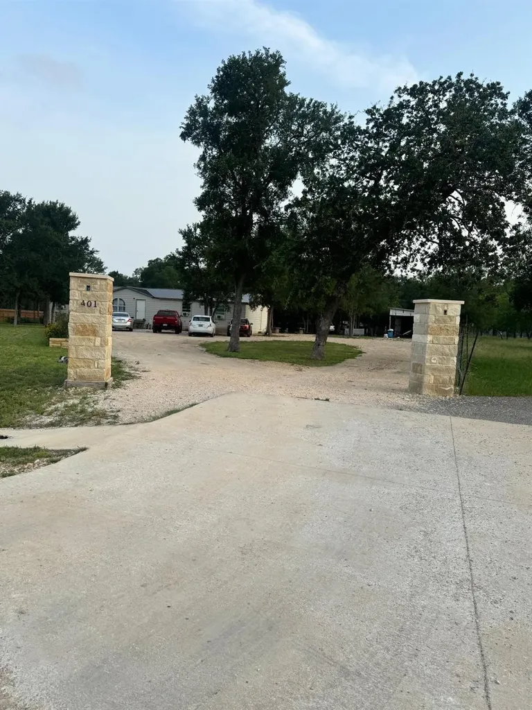 401 Ride Out Boulevard Elgin TX 78621