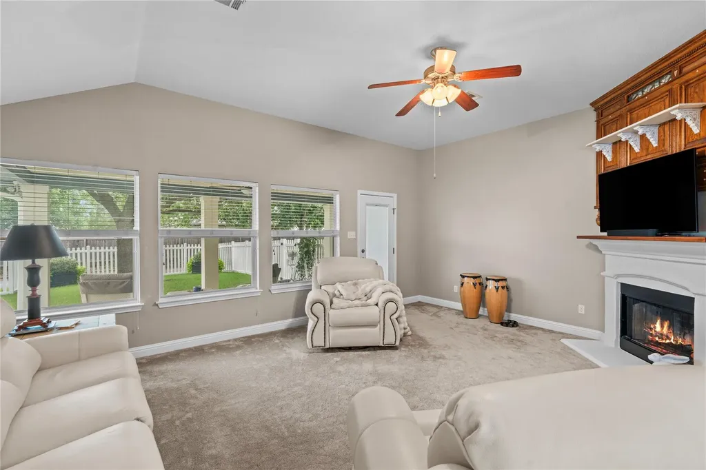 206 Caraway Kyle TX 78640