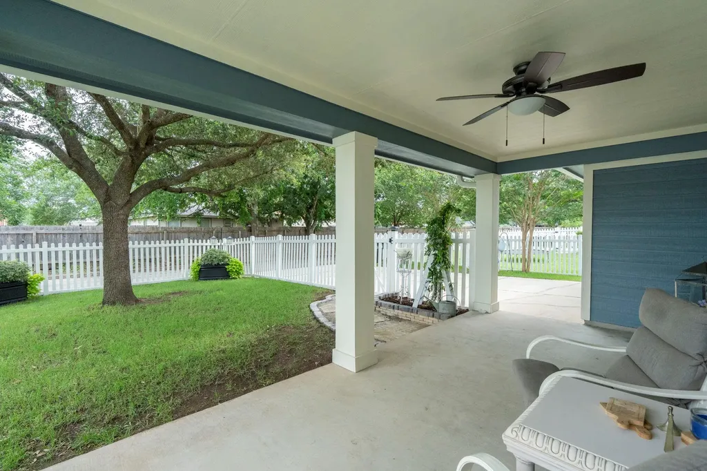 206 Caraway Kyle TX 78640