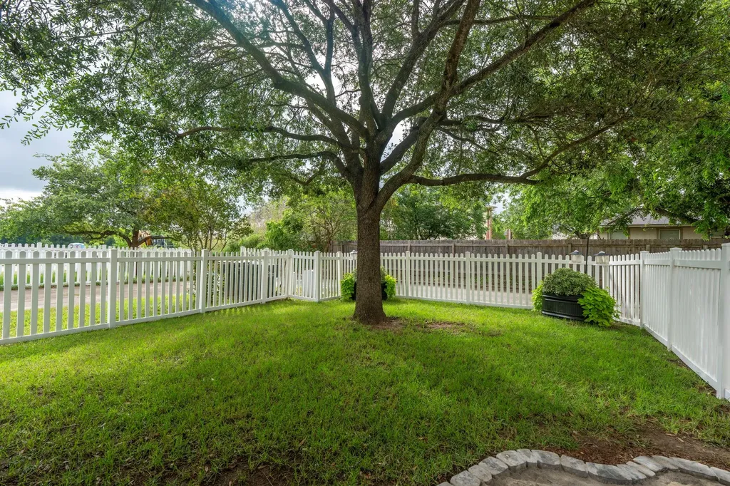 206 Caraway Kyle TX 78640