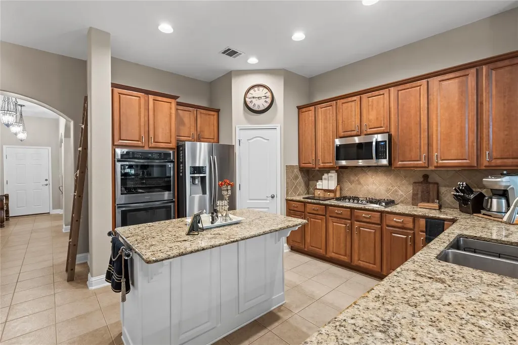 206 Caraway Kyle TX 78640