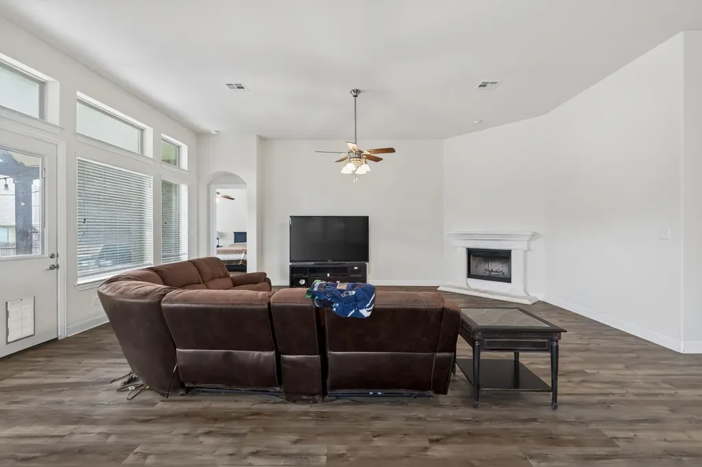 1017 Tabernash Drive Leander TX 78641