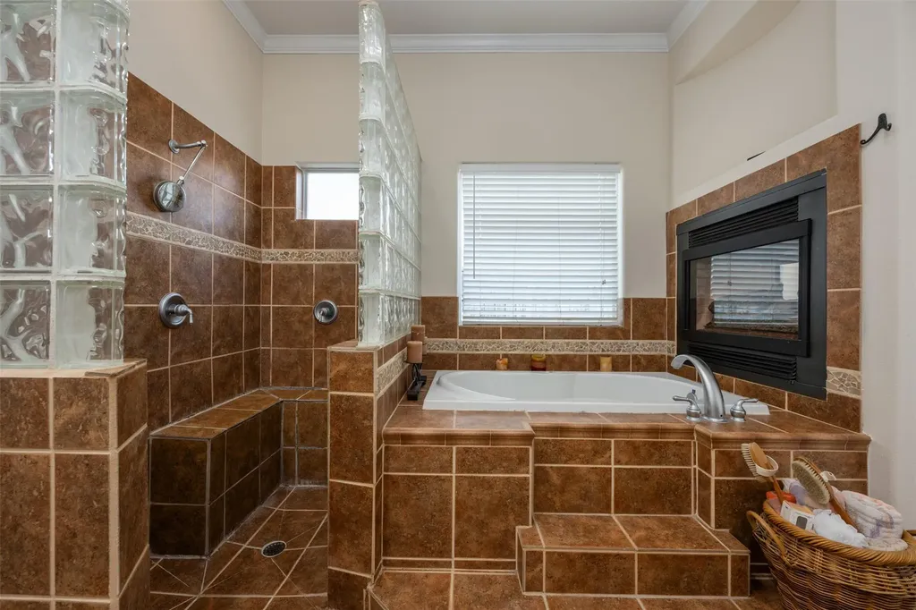 1016 Merlene Drive Austin TX 78732