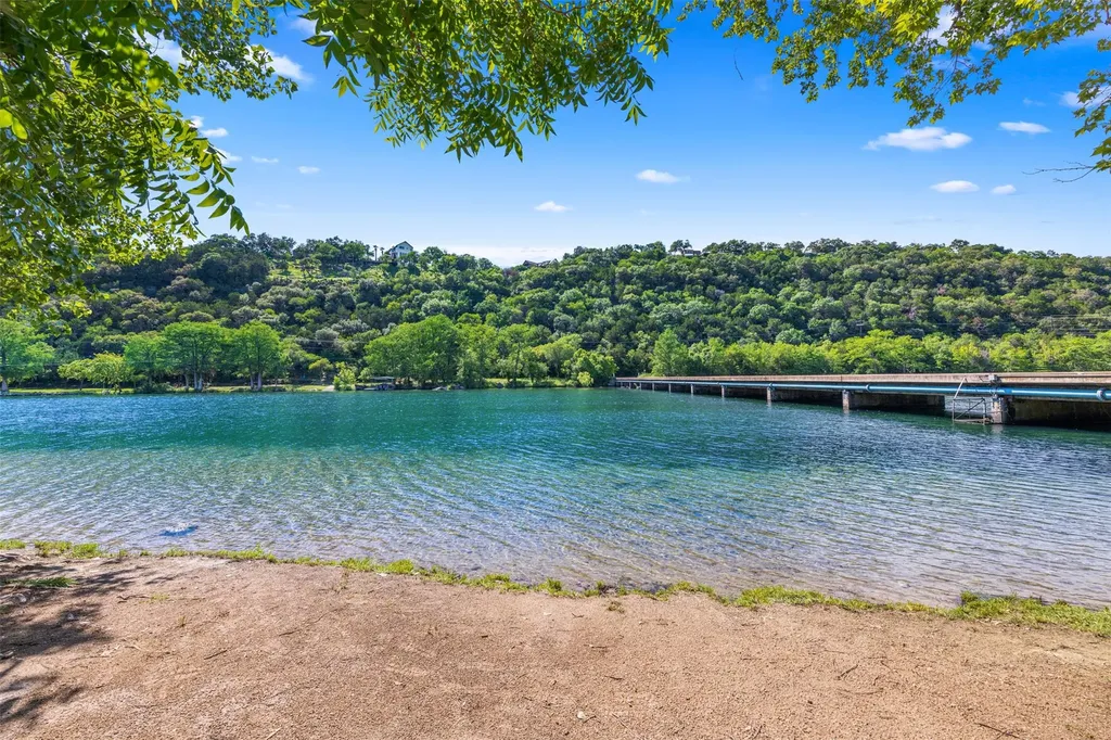 1016 Merlene Drive Austin TX 78732