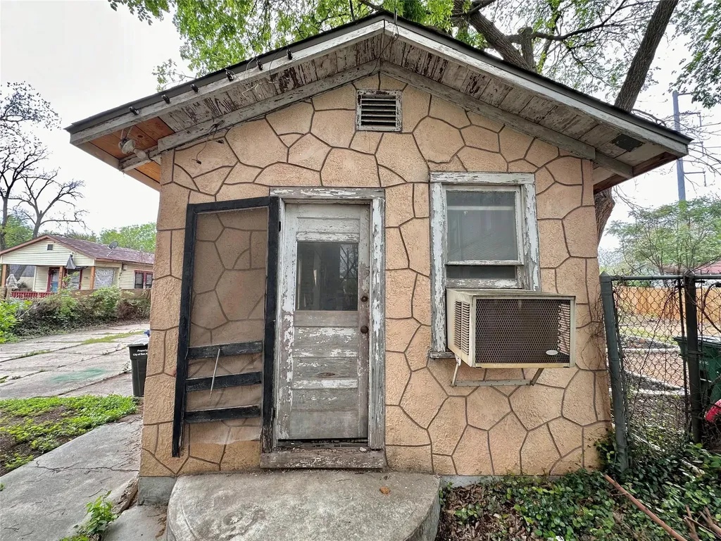 727 N Pine Street San Antonio TX 78202