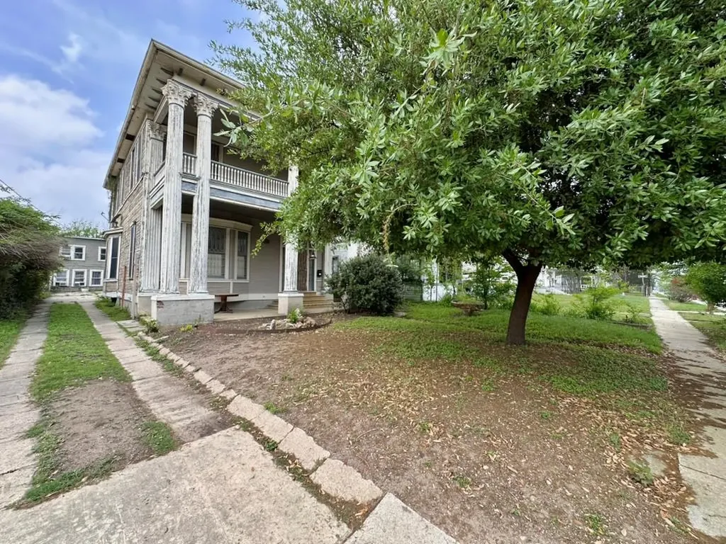 727 N Pine Street San Antonio TX 78202