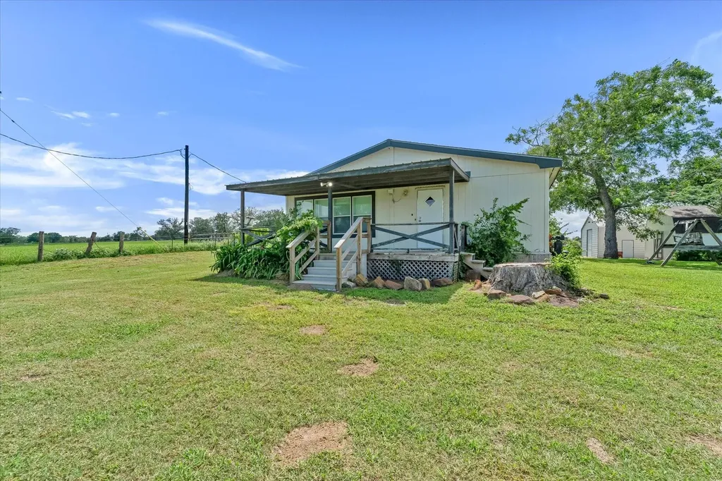 14858 Fm 1322 Luling TX 78648