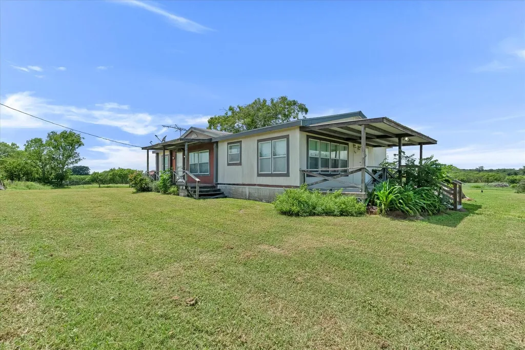 14858 Fm 1322 Luling TX 78648