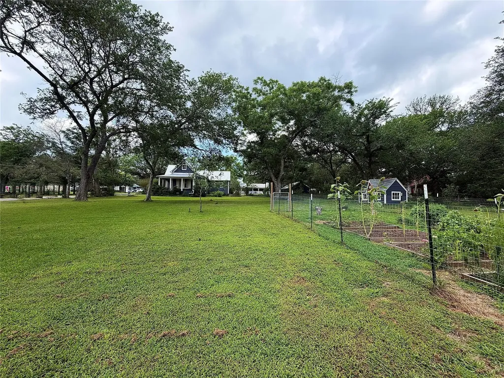 306 5th Avenue Smithville TX 78957